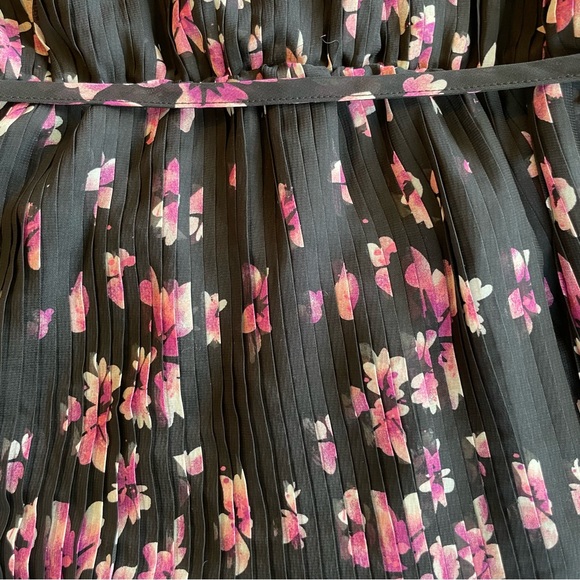 Forever21 Black Pleated Floral Pink and White Strapless Mini Dress in Size Small - Picture 5 of 12